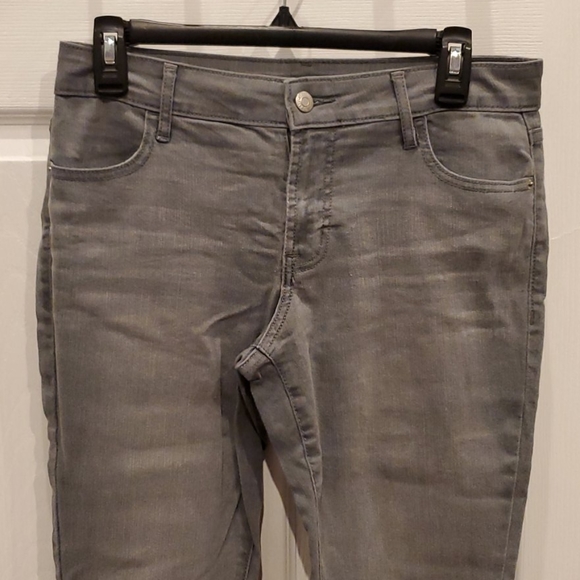 Old Navy Skinny Jeans - Picture 2 of 3